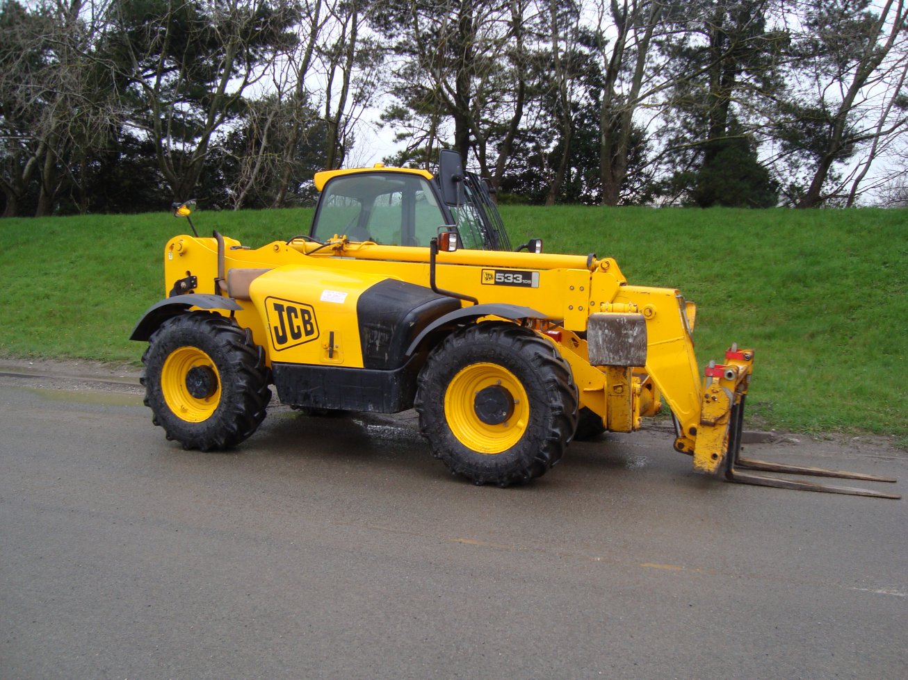 JCB 533-105 Telescopic Handler - Image 2