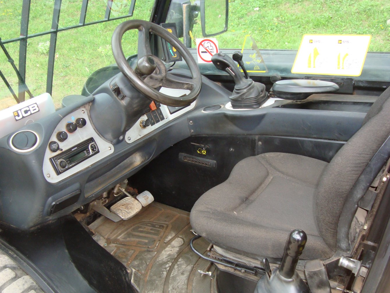 JCB 520-40 Telescopic Handler - Image 2