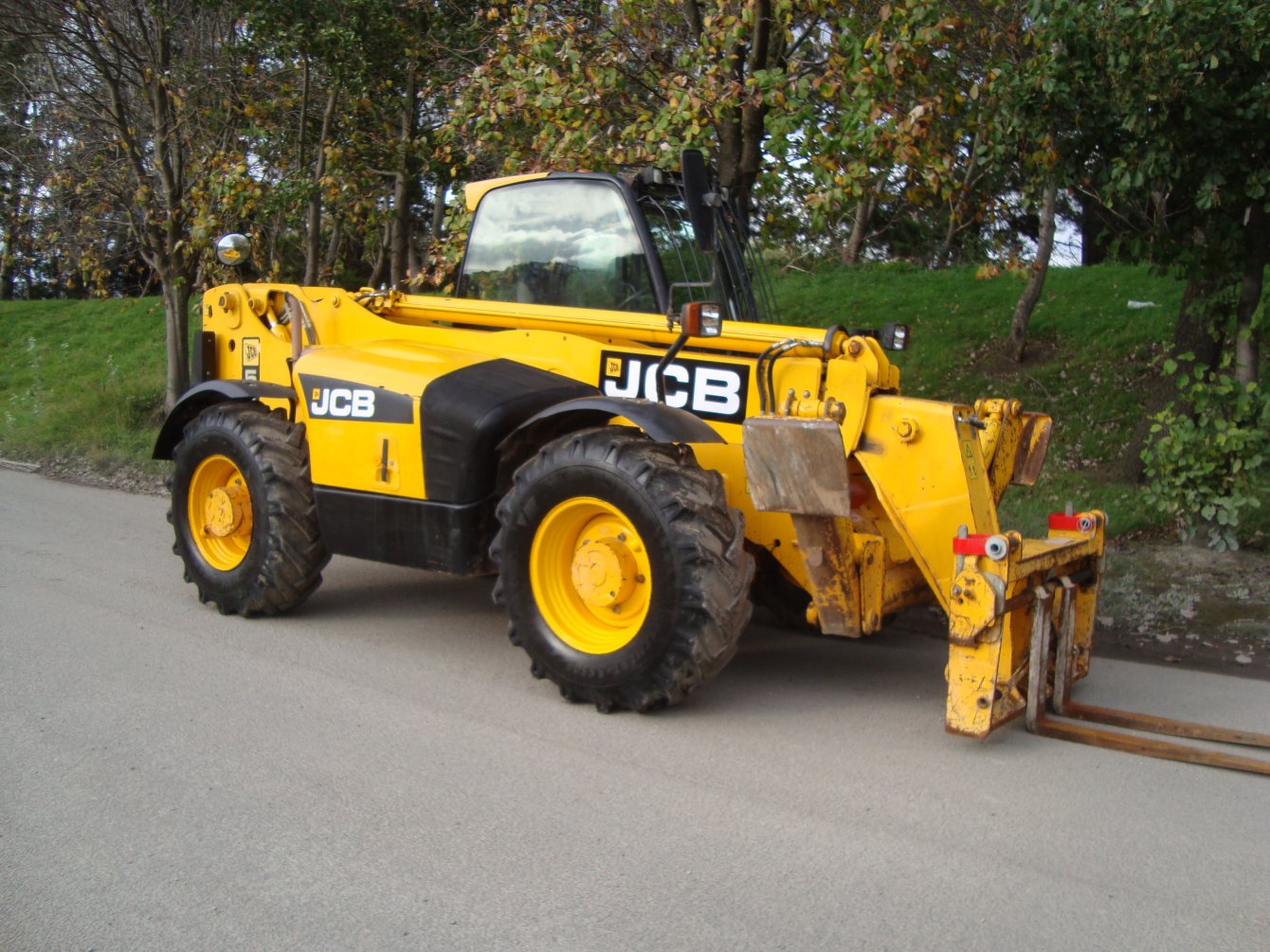 JCB 535-125 Telescopic Handler - Image 2