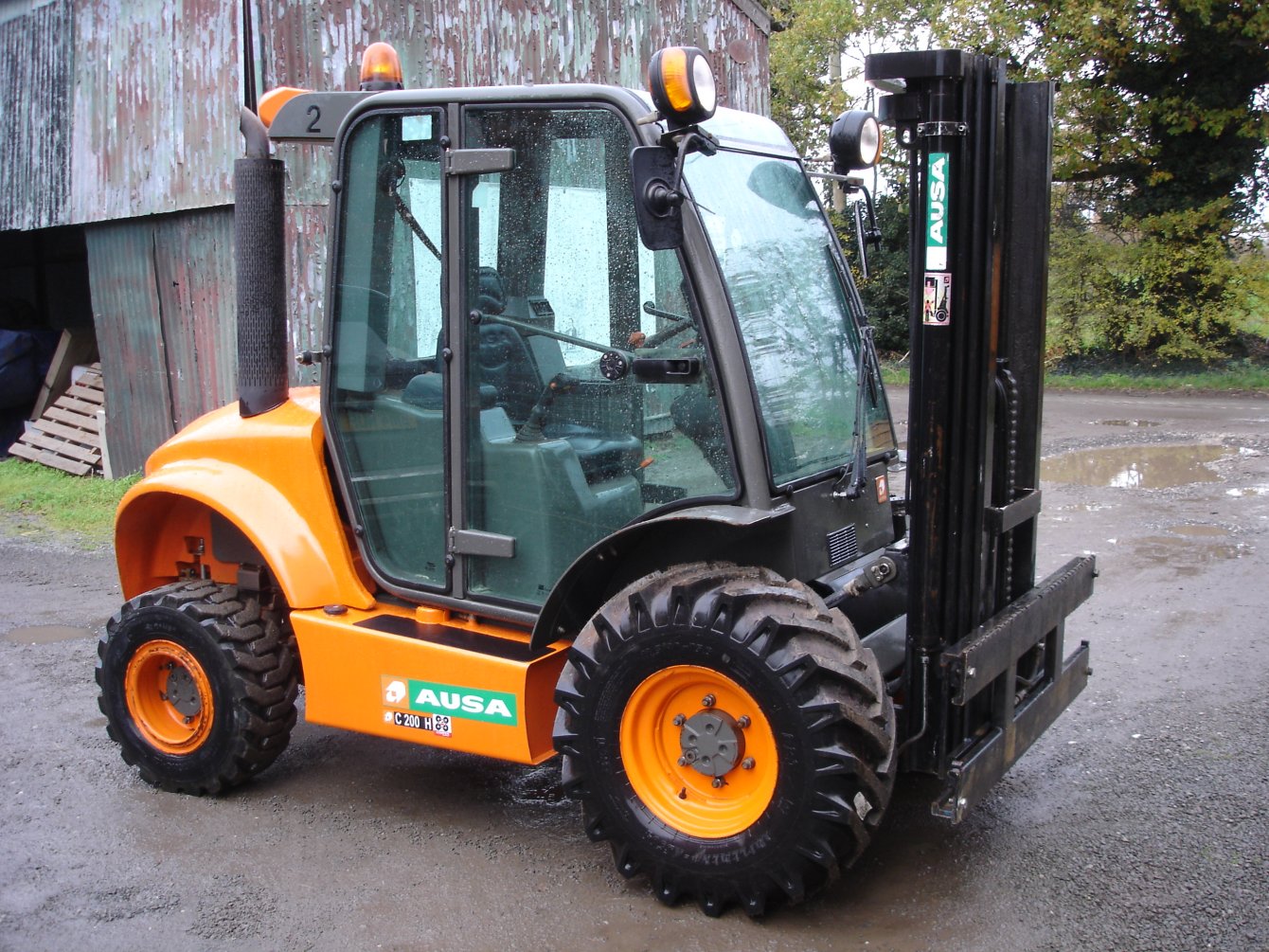 Ausa C200H 4WD With Cab, Air Conditioning, Free Lift Triplex Mast, Low Hours - Image 2