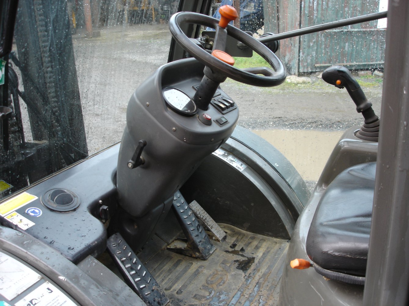 Ausa C200H 4WD With Cab, Air Conditioning, Free Lift Triplex Mast, Low Hours - Image 5