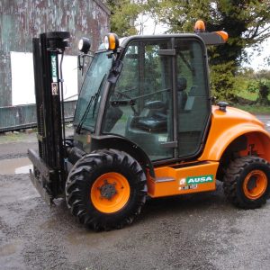 Ausa C200H 4WD With  Cab, Air Conditioning, Free Lift Triplex Mast, Low Hours