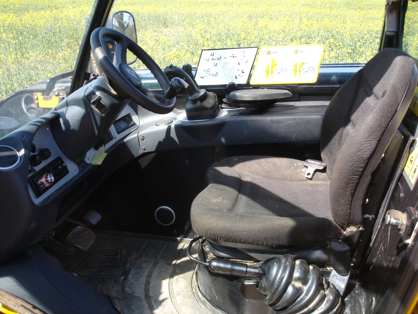 2012 JCB 520-40 Agri - Image 6