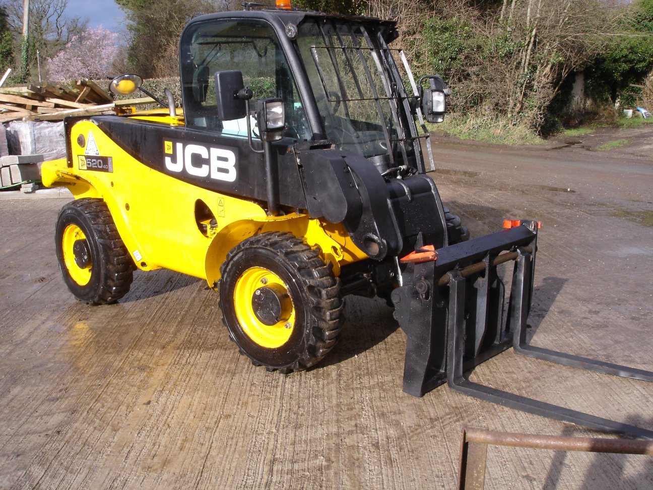 JCB 520-40 Compact Telescopic Handler With Air Conditioning - Image 2
