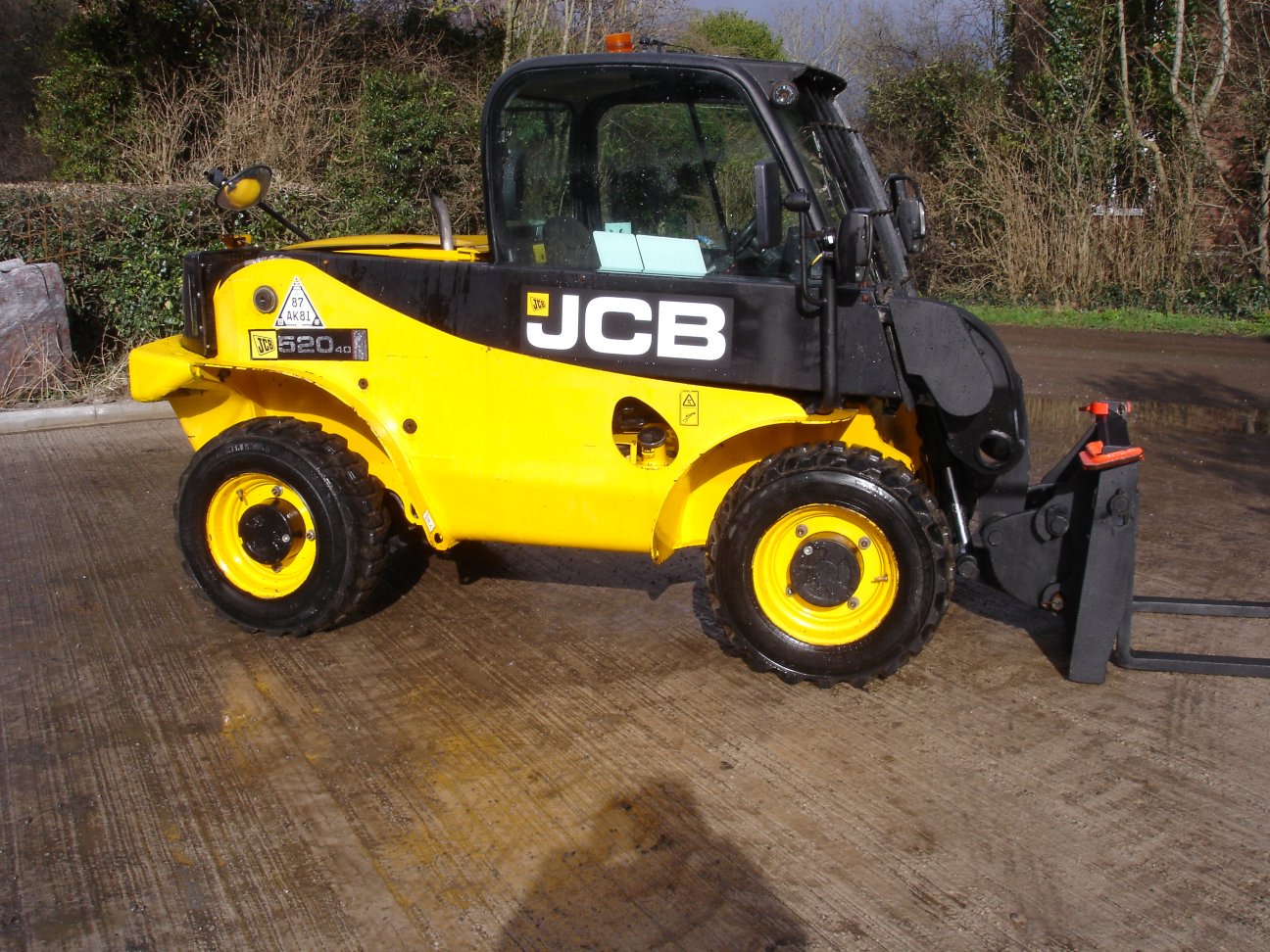 JCB 520-40 Compact Telescopic Handler With Air Conditioning - Image 4