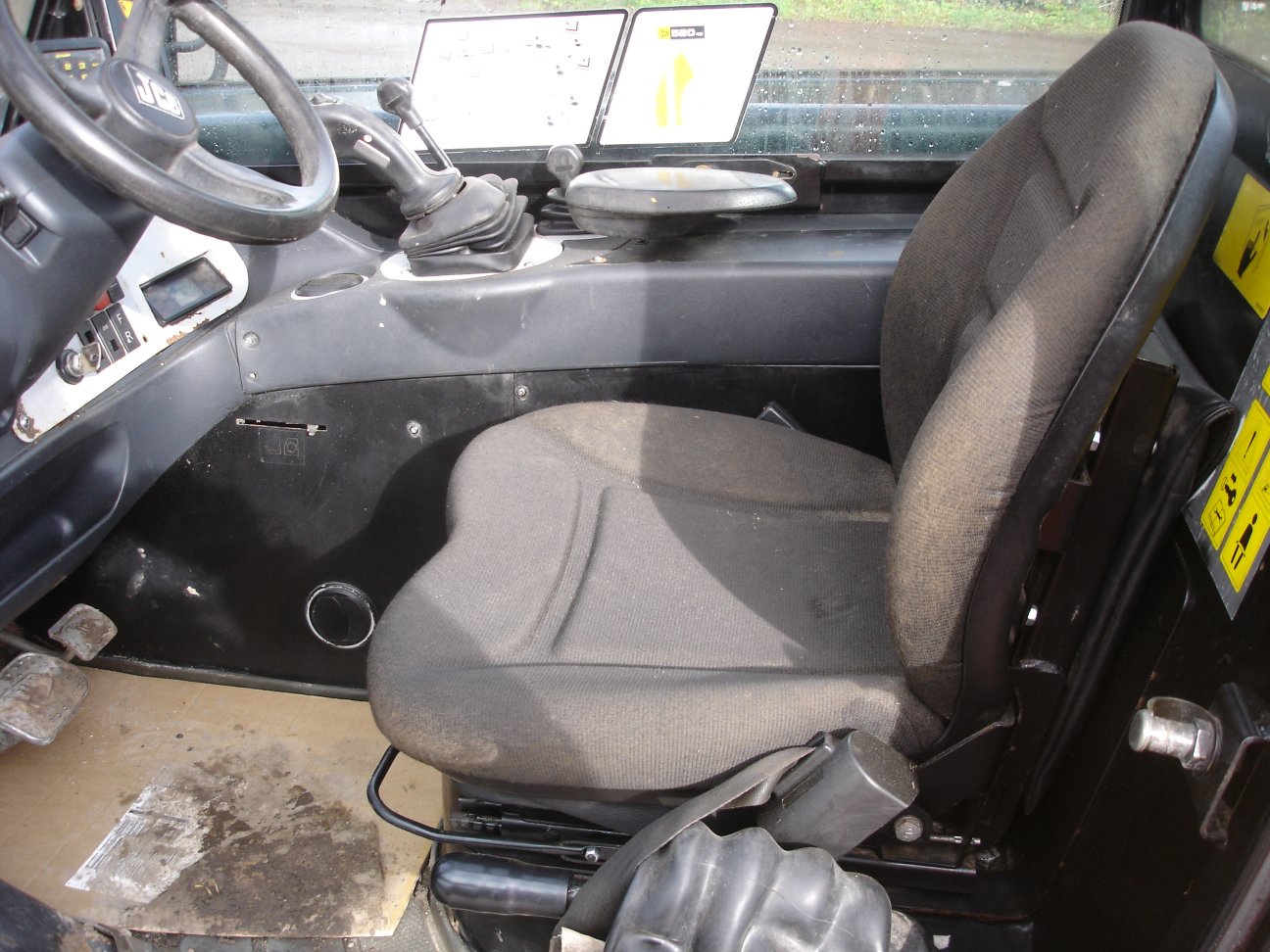 JCB 520-40 Compact Telescopic Handler With Air Conditioning - Image 6