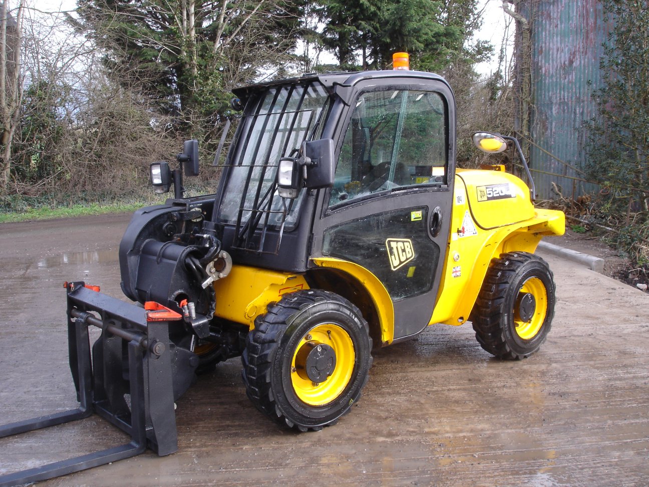 JCB 520-40 Compact Telescopic Handler With Air Conditioning - Image 5