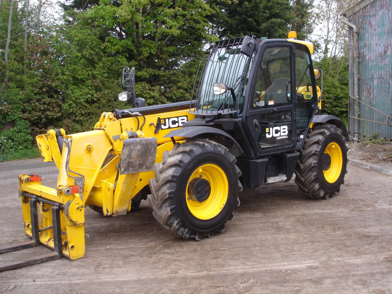 2017 JCB 533-105 - Image 2