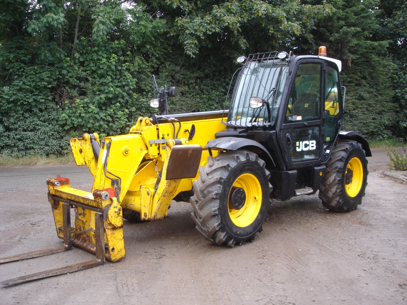 JCB 533-105 Telescopic Handler With Air-Conditioning - Image 3